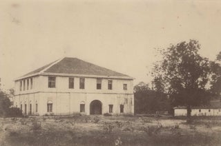 [India. Architectural Studies And Group Portraits]
